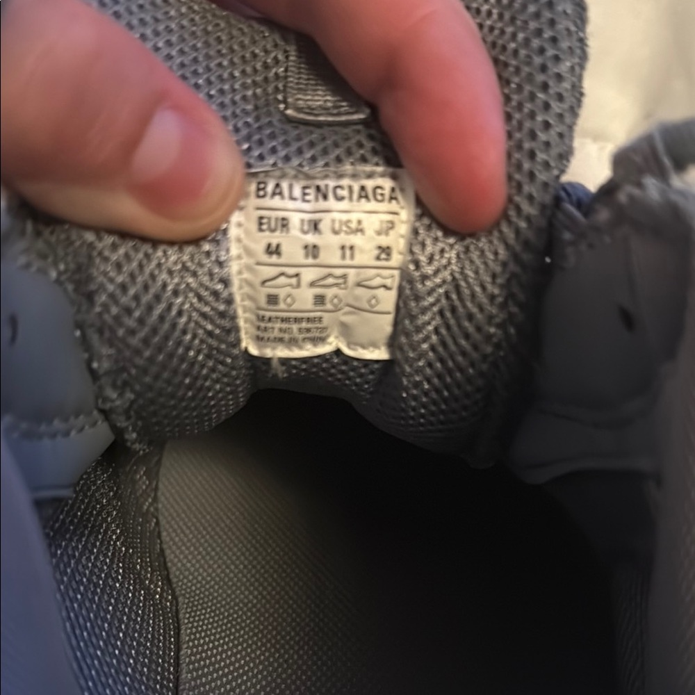 Men's Gray Balenciaga Triple S - Picture 4 of 4